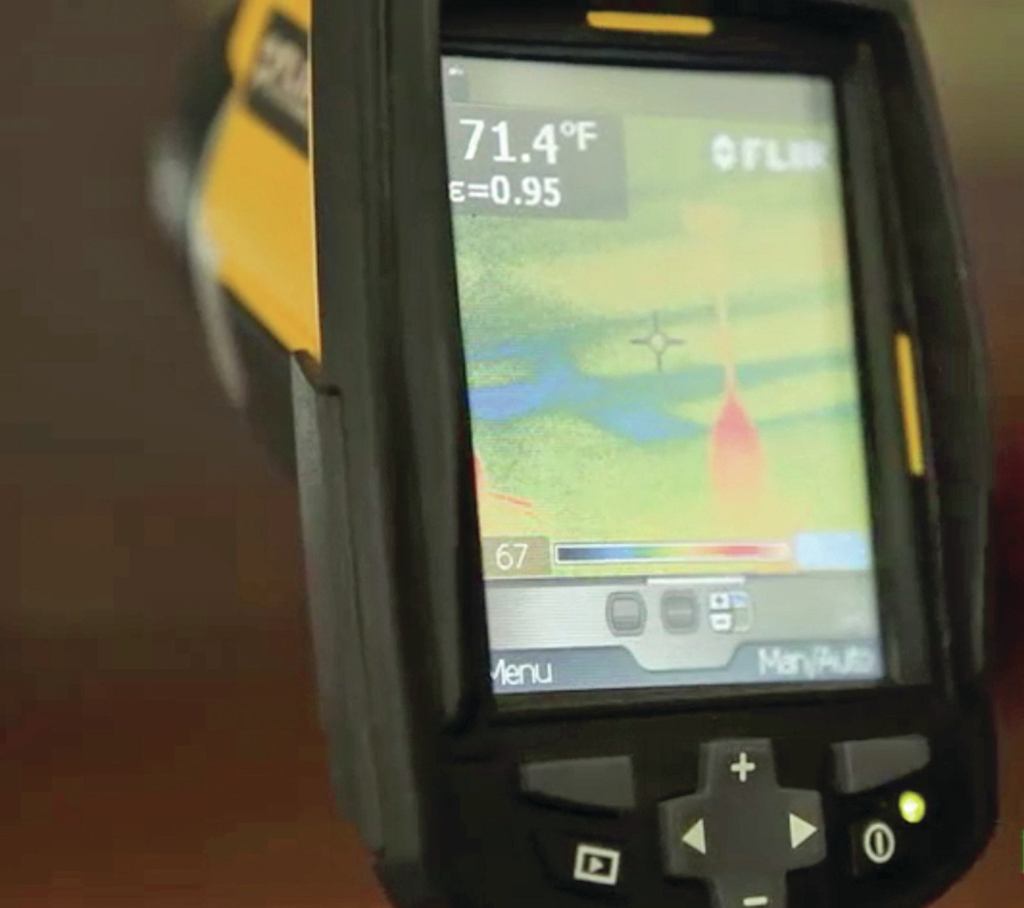 Under static conditions, Kahabka can already see strong discoloration that clearly identifies the kitchen ceiling/first floor framing.