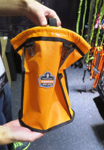 Loops on the back of the pouch can be connected to a belt or hung from a carabiner. Tool tethers can be clipped to the D-rings on this side of the pouch.