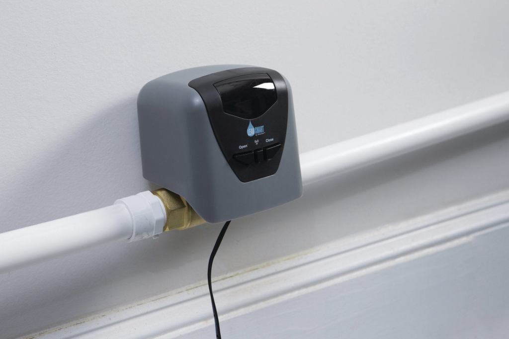 The Smart Valve is the first of its kind to link to water leak detectors and temperature sensors to automatically shut off the water supply if there is a leak detected or the temperature is too low, protecting homes from flooding and potentially costly repairs. (PRNewsFoto/Lowe's Companies, Inc.)