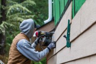 The gauges can be used singly or in pairs and are adjustable in 1/4-inch increments for varying siding reveals.