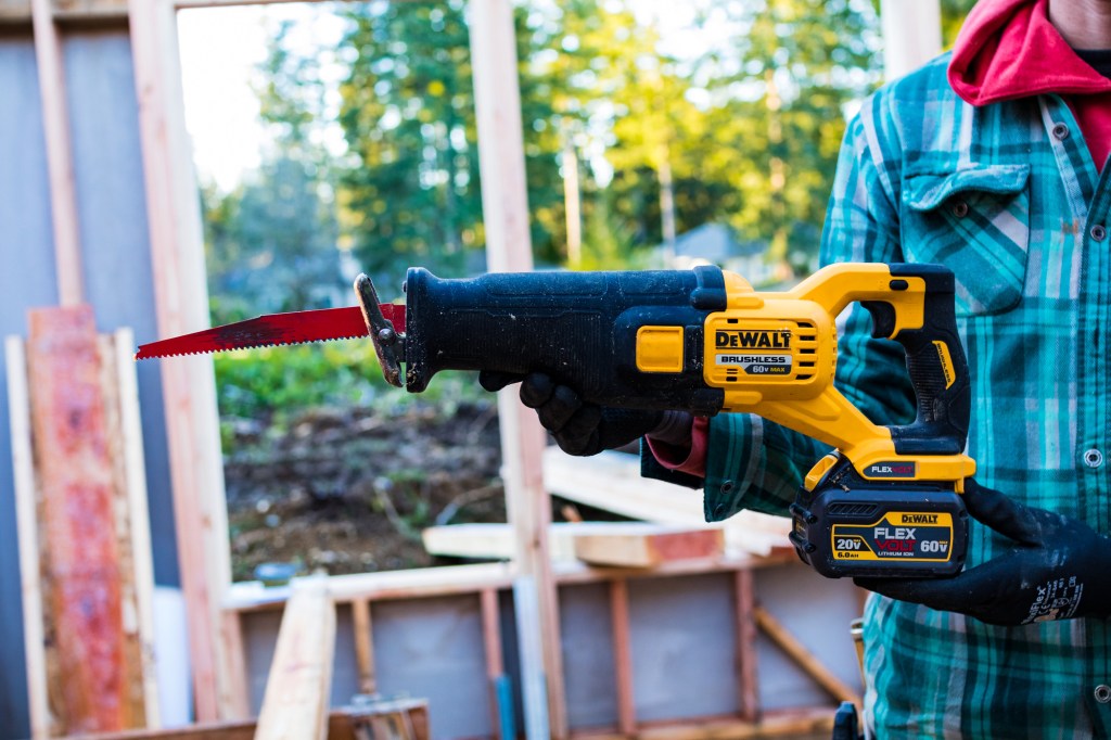 Competitive features. Similar to the Milwaukee, the DeWalt FlexVolt recip offers a toolless blade change, and the battery has a fuel gauge. The DeWalt cuts faster in thicker material.