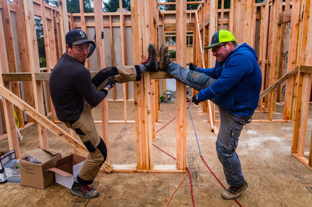 The Helly Hansen and Björnkläder construction pants are way more flexible than these two guys are.