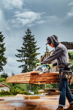 Pros of cordless on a wet site. According to Makita, its “Extreme Protection Technology (XPT)” improves dust and water resistance in harsh conditions by channeling water and dust away from the internal components. It seems to be working; using this tool in a way-above-average wet spring didn’t present any difficulties. And no cord means no tripped power.