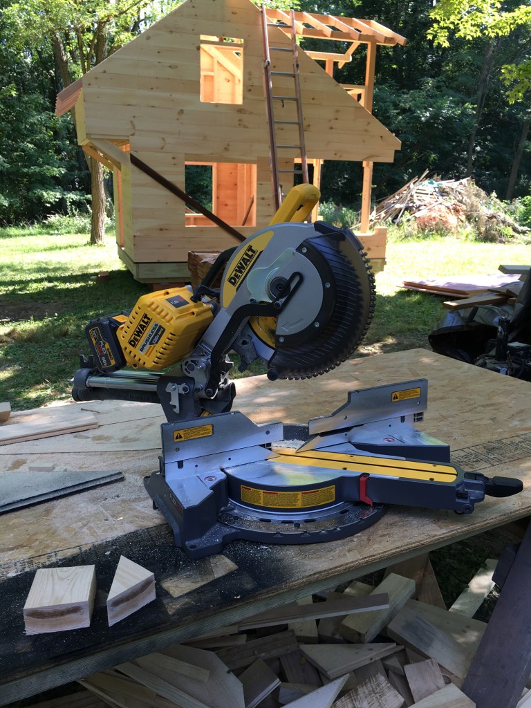 A 12-inch saw that runs on batteries or a power cord. Identical in specs to the familiar corded DWS780, the new DHS790 runs off of a brushless motor that’s powered by two 60V Max FlexVolt batteries or by a power cord that plugs in where the batteries go. After months of testing, Courtney determined that the saw does not lack for power in either mode.