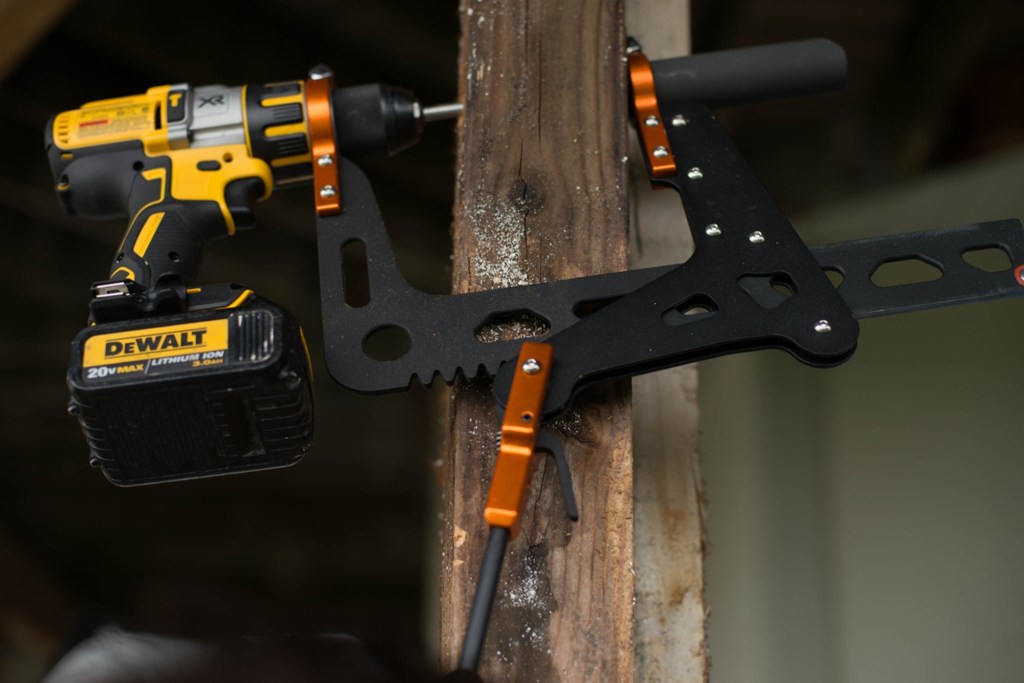 The control and drill’s rate of descent are delivered by the geared lever.