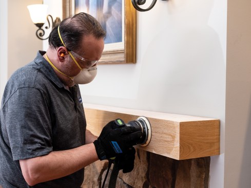 Greg Mihaich, Norton Abrasives Application Engineer, using Mesh Power discs for a finer scratch pattern and maximizing dust extraction