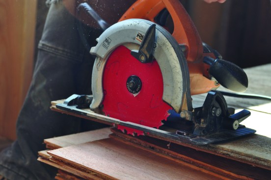 The blade depth should always be set  no more than 1/4 inch past the depth of  the material that you are cutting.