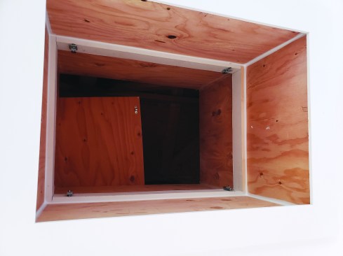 Viewed from below with the ceiling panel removed, the walls of the access extend far enough up to retain the blown-in
insulation.