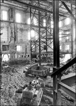 Klara notes that, “The logistics of construction were complex; it was described as needing to ‘balance a stone house in the sky’ while new foundations were dug beneath its walls.” Here, the mansion’s exterior walls were “underpinned” by new concrete piers and the interior was removed (the underpinning and steel shoring allowed earth-moving equipment to dig a new basement within the gutted shell). By mid-1950, roughly 1.1 million cubic feet of open space was created as a result.