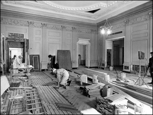 Floor layers install white oak flooring in first-floor State Dining Room. The installation of the wood flooring particularly vexed the project managers. Architect Douglas Orr would note from late September 1951 to February 1952 in his jobsite chronology: September 21, 1951, “Much concern about delays in installation of wood flooring and structural glass”; November 19, 1951, “Very unsatisfactory progress of installation of wood flooring”; December 6, 1951, “Wood flooring installation still unsatisfactory”; December 20, 1951. “Shortage of skilled floor layers” and February 5, 1952, “Completion date hinges on flooring and interior millwork.”