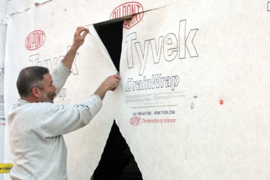 I finish with a vertical cut from the top down the middle.Note: Don't make an "X-cut" at the top; this will direct water into the structure.