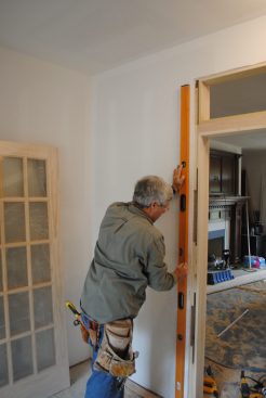 The author lays out the side panels directly on the wallis as he did with the long wall.