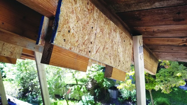 The author devised movable “jacking boxes” to hold the posts as the jacking progressed.