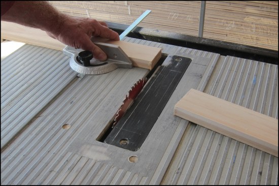 When the saw is cross-cutting, the waste piece should be able to fall free of the blade.