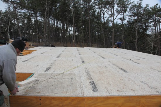 Next, the crew makes diagonal measurements between the corners of the rectangle and adjusts their positions until the measurements are exactly the same. Those adjusted corners locate the end walls precisely perpendicular to the baseline wall.