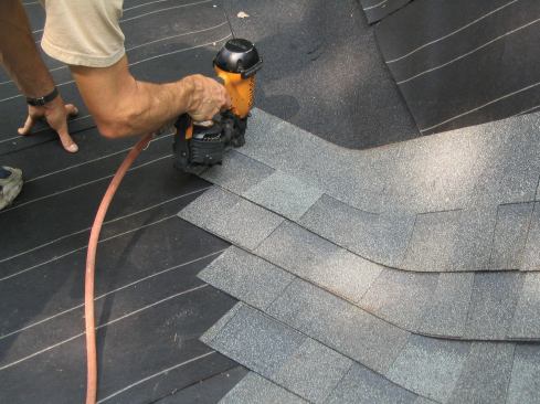 In the "Tamko" valley, one slope (the shallower, if applicable) is completed first, with its courses running through the valley by at least 12 inches.