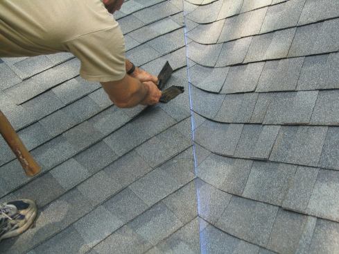 A dab of mastic glues the sawtooth tips to the valley starter.