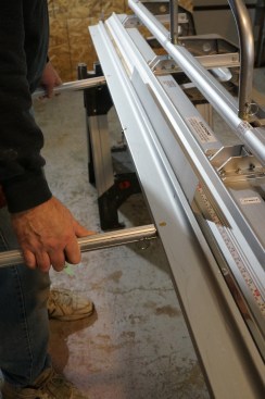 Bring the handle parallel to the floor for a 90° bend.