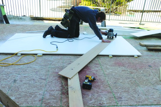 Making multiple progressively deeper passes, he cuts the outside radius for the cap rail.