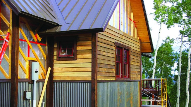 For vertical siding, furring strips can be mounted on the diagonal to allow for drainage.