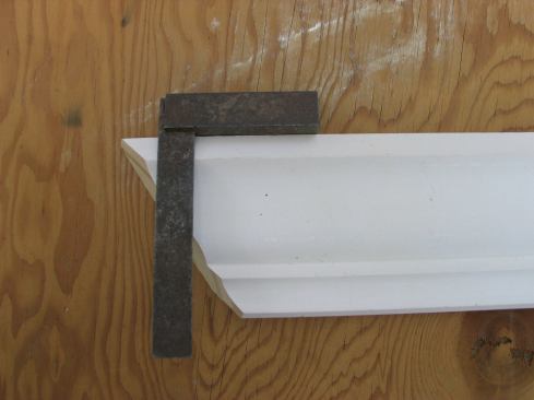 When you’re making cuts for either inside or outside corners, the cut along the flat, vertical section at the top of the molding should always run perpendicular to the top edge.