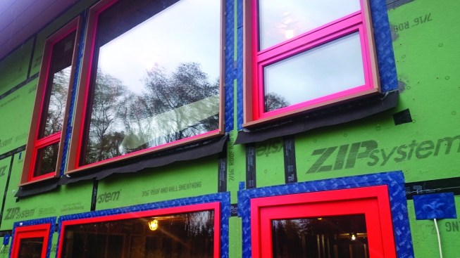 Strips of building paper that will be integrated with the building-paper drainage plane provide additional protection for the
window sills.