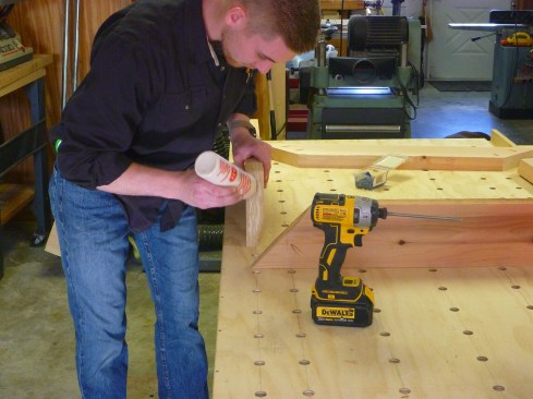 After drilling for pocket screws, the author applies exterior glue to all of the frame joints.