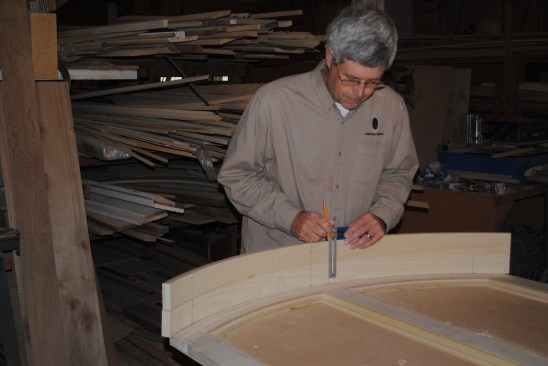 The registration lines also mark the location of the stiles for curved top. Here the author transfers the lines between the rails.