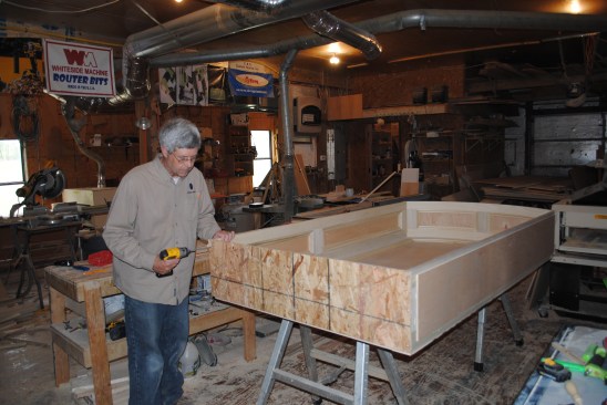 To keep the bottom of the niche stable for cutting the trim and for transportation, the author screws a piece of OSB to the bottom edges of the sides and back.