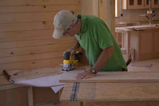 After projecting the edge of the radius out 2 1/4 inches as with the lower step, the author cut the curve with a jigsaw. 