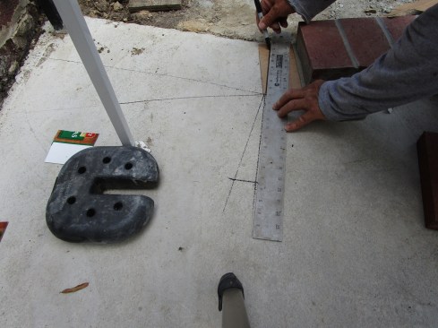 Next, the author places a brick-size cardboard template at the intersection and uses a straightedge to transfer the angle onto the template. 