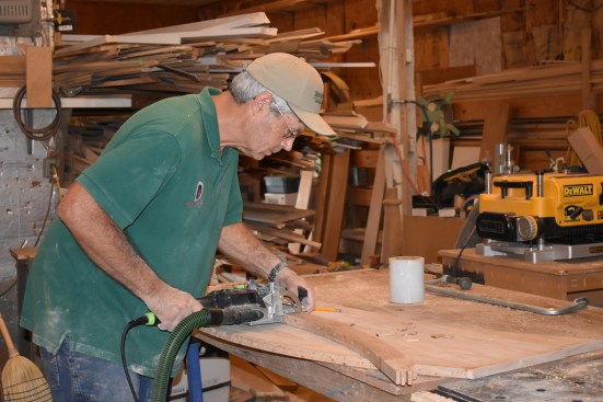 The author will attache the nosing to the step blank with dominoes, and cuts the holes with a domino machine.