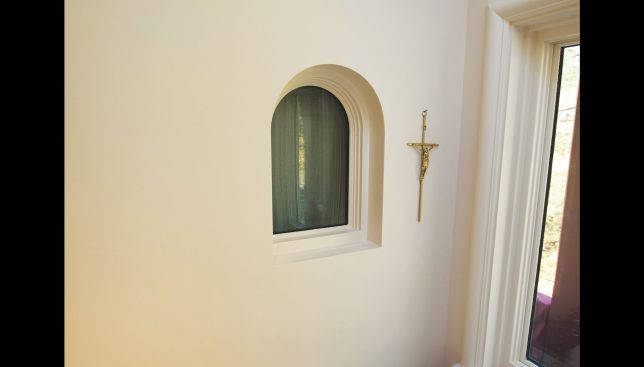 The completed trimless return.