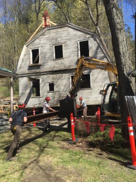 The lower I-beams were inserted with the help of an excavator.