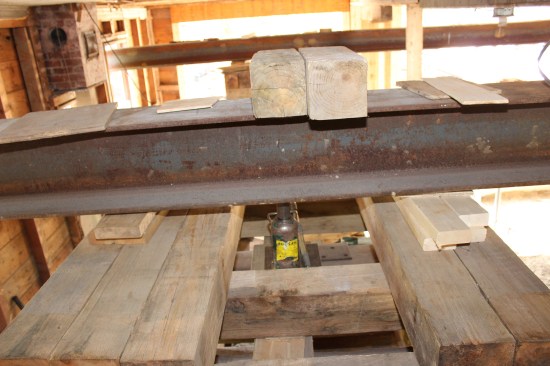 Hydraulic jacks were used for all the lifting.