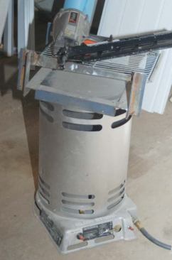 A homemade grille keeps tools far enough above the heater to ensure that they won’t be overheated while they’re being defrosted.