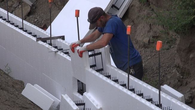 Steve Daly slides a cut-down segment of foam form into the remaining gap in the wall line.