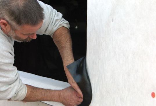 Seamless Corner
In the corners, I carefully stretch the flashing out to create seamless protection.