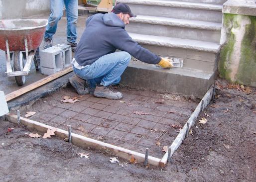 Form for lower walkway