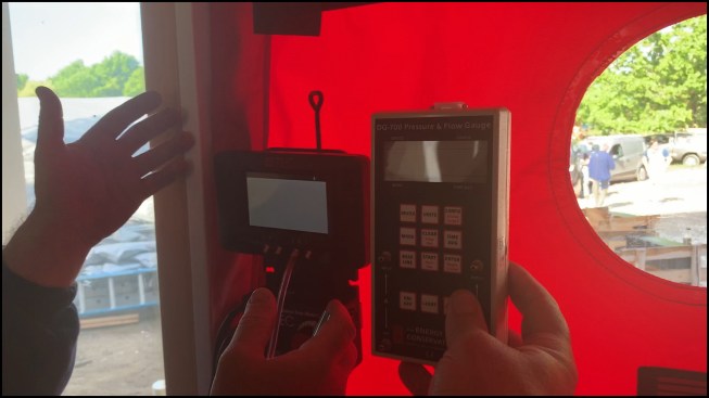 The authors used a new TEC DG-1000 manometer—here compared with an older DG 700 manometer—for the blower door test.