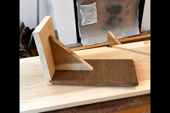 The author made a cut-off model out of the owner-supplied oak treads and poplar risers to trace the tread and riser locations on the skirt boards. The risers have grooves to accept the tongues along the back edge of the treads.