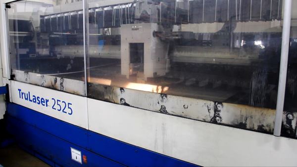 Different parts of a Leatherman tool are made from different kinds of material—some of which is too thick or hard to be punched by a press. This computer-controlled laser is used to cut pieces such as premium knife blades (
click here for video).