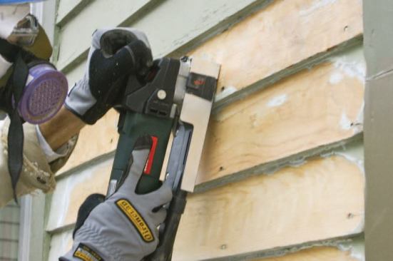 The Metabo tool is easy to control and works deep into the corners.