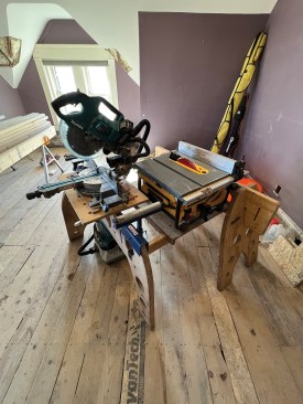 When space is tight, the workstation can be configured to take up a small footprint. 
