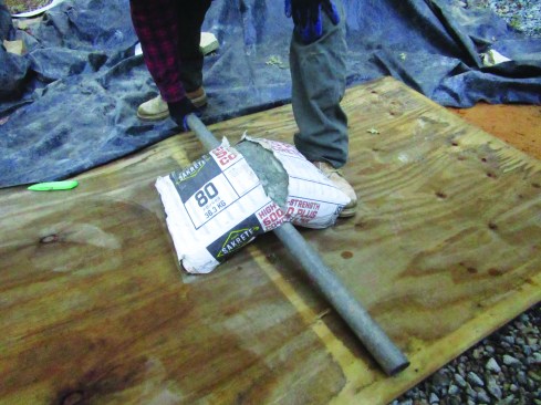 Lifting the pipe splits the contents in half.