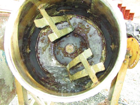 The author pours water into the drum up to the inner ring.