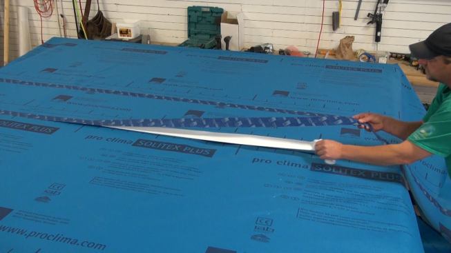 Taping the weather barrier fabric joints with ProClima Tescon Vana tape.
