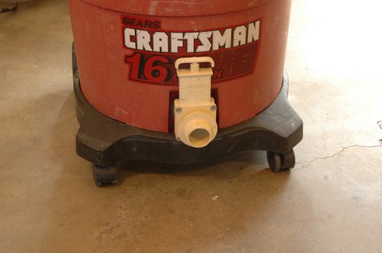 An upgraded dump valve fitted to the wet vac makes the tank easier to drain.