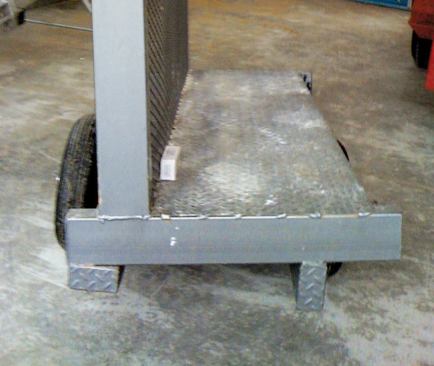 The 26-inch-long crosspieces are supported by 60-inch-long stringers, one of which I positioned on the flat when I welded the pieces together, so that the bed tilts slightly. This helps keep lumber tight against the upright arms when the cart bounces over bumps.