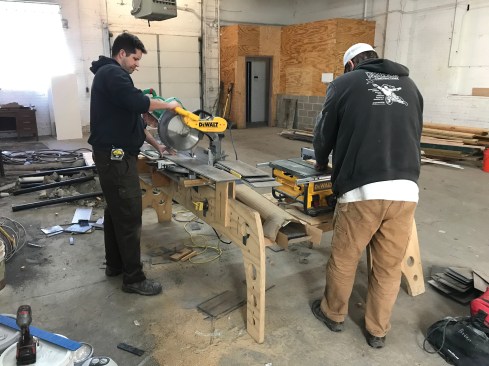 When two carpenters are using the workstation at the same time, the author configures it so they can work comfortably without getting in each other’s way.